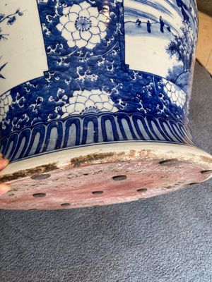 Een uitzonderlijk groot paar Chinese blauw-witte dekselvazen, 19/20e eeuw — foto 14
