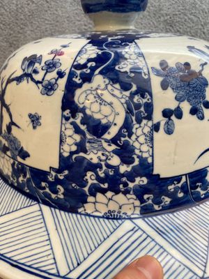 Een uitzonderlijk groot paar Chinese blauw-witte dekselvazen, 19/20e eeuw — foto 7