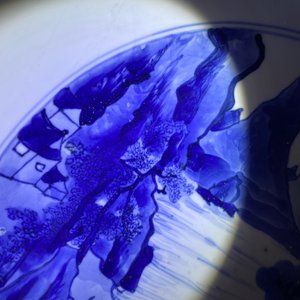 Een uitzonderlijk grote Chinese blauw-witte kom, Kangxi — foto 13