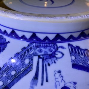 Een uitzonderlijk grote Chinese blauw-witte kom, Kangxi — foto 19