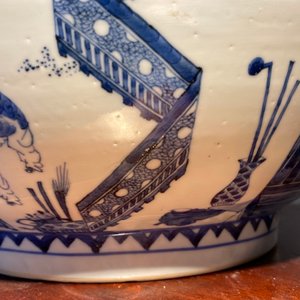 Een uitzonderlijk grote Chinese blauw-witte kom, Kangxi — foto 44