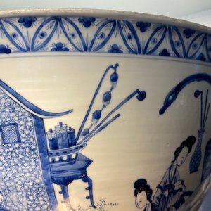 Een uitzonderlijk grote Chinese blauw-witte kom, Kangxi — foto 47