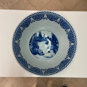 Een uitzonderlijk grote Chinese blauw-witte kom, Kangxi — foto 61