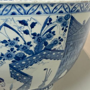Een uitzonderlijk grote Chinese blauw-witte kom, Kangxi — foto 63