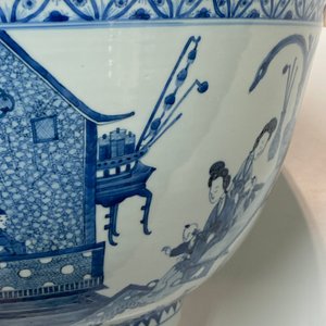 Een uitzonderlijk grote Chinese blauw-witte kom, Kangxi — foto 65