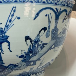 Een uitzonderlijk grote Chinese blauw-witte kom, Kangxi — foto 66
