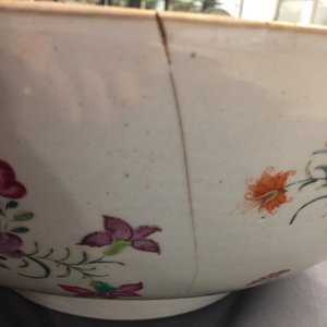 Een uitzonderlijk grote Chinese famille rose kom met floraal decor, Qianlong, 18e eeuw — foto 12