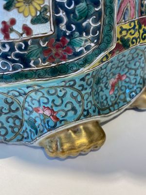 Een uitzonderlijk grote Chinese famille rose sculptuur van Guanyin, Li Fu Xing Hao 李福興號 zegelmerk, 19e eeuw — foto 18