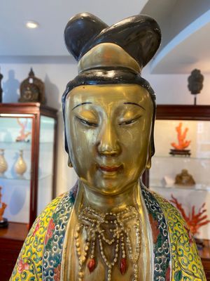 Een uitzonderlijk grote Chinese famille rose sculptuur van Guanyin, Li Fu Xing Hao 李福興號 zegelmerk, 19e eeuw — foto 6