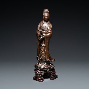 Een uitzonderlijk grote Chinese met zilver ingelegde bronzen figuur van Guanyin, Yutang Shi Sou merk, Qing — foto 1