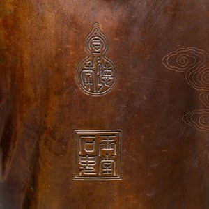Een uitzonderlijk grote Chinese met zilver ingelegde bronzen figuur van Guanyin, Yutang Shi Sou merk, Qing — foto 6