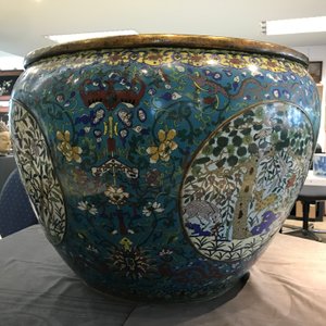 Een uitzonderlijk grote Chinese vissenkom in verguld brons en cloisonné, Jiaqing — foto 11