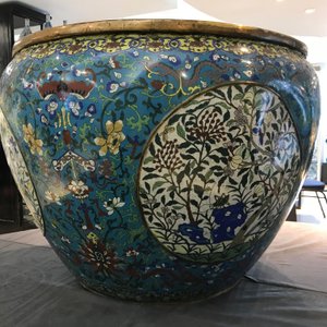 Een uitzonderlijk grote Chinese vissenkom in verguld brons en cloisonné, Jiaqing — foto 10