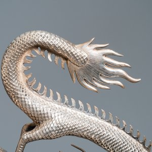 Een uitzonderlijk grote Chinese zilveren wierookbrander met inscriptie, 19e eeuw — foto 23