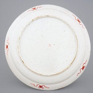 Een uitzonderlijk grote chinoiserie schotel in Delft doré, 18e eeuw — foto 2