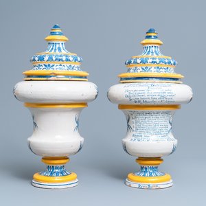 Een uitzonderlijk paar grote apothekerspotten met inscriptie, Napels, Italië, gedat. 1724 — foto 3
