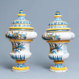 Een uitzonderlijk paar grote apothekerspotten met inscriptie, Napels, Italië, gedat. 1724 — foto 4