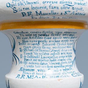 Een uitzonderlijk paar grote apothekerspotten met inscriptie, Napels, Italië, gedat. 1724 — foto 8