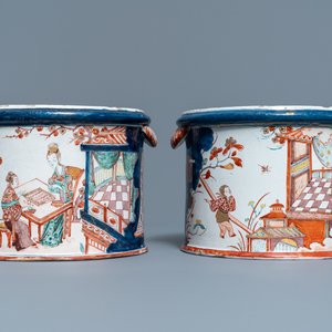 Een uitzonderlijk paar polychrome Delftse petit feu koelers, 1e kwart 18e eeuw — foto 3