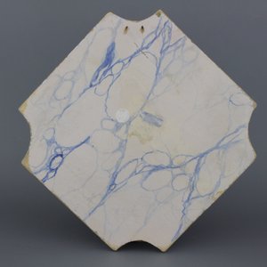 Een uitzonderlijke Amsterdamse Delfts aardewerken mythologische plaquette, gedateerd 1748 — foto 2