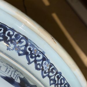Een uitzonderlijke blauw-witte Delftse jardinière met chinoiserie decor, eind 17e eeuw — foto 8