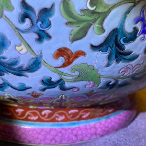 Een uitzonderlijke Chinese famille rose jardinière met turquoise fondkleur, Qianlong — foto 19