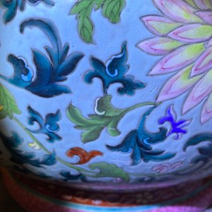 Een uitzonderlijke Chinese famille rose jardinière met turquoise fondkleur, Qianlong — foto 20
