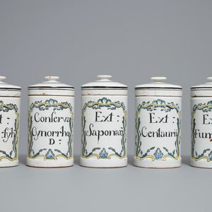 Een uitzonderlijke collectie van 35 apothekerspotten, Rouen, Frankrijk, eind 18e eeuw — foto 12