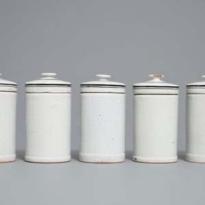 Een uitzonderlijke collectie van 35 apothekerspotten, Rouen, Frankrijk, eind 18e eeuw — foto 15