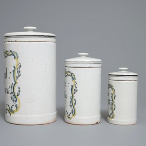 Een uitzonderlijke collectie van 35 apothekerspotten, Rouen, Frankrijk, eind 18e eeuw — foto 19