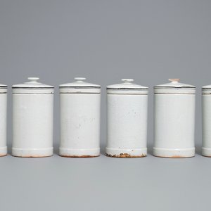 Een uitzonderlijke collectie van 35 apothekerspotten, Rouen, Frankrijk, eind 18e eeuw — foto 7