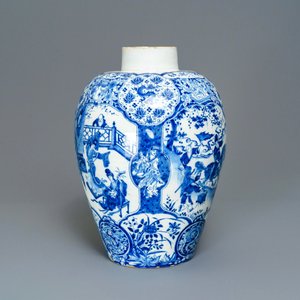 Een uitzonderlijke grote blauw-witte Delftse chinoiserie vaas, 17/18e eeuw — foto 2