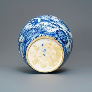 Een uitzonderlijke grote blauw-witte Delftse chinoiserie vaas, 17/18e eeuw — foto 7