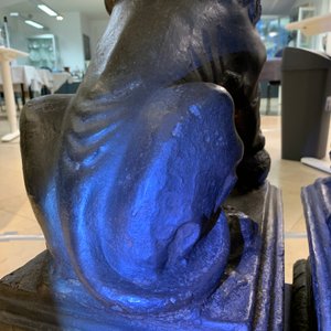 Een uitzonderlijke grote bronzen figuur van Boeddha, Nepal, 18e eeuw — foto 28