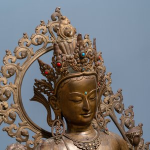 Een uitzonderlijke grote bronzen figuur van de Witte Tara, Nepal, 19e eeuw — foto 4