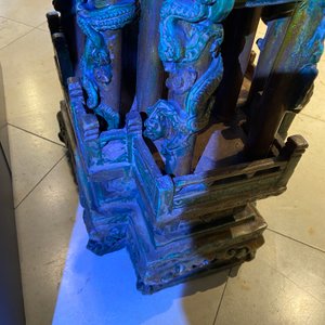 Een uitzonderlijke grote Chinese sancai-geglazuurde pagode met inscripties, gedateerd 1550, Ming — foto 67