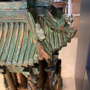 Een uitzonderlijke grote Chinese sancai-geglazuurde pagode met inscripties, gedateerd 1550, Ming — foto 72