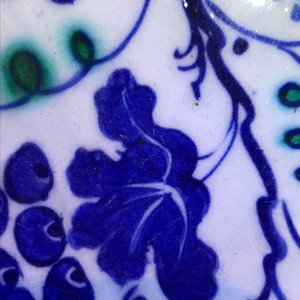 Een uitzonderlijke Iznik schotel met druivenranken, Turkije, 3e kwart 16e eeuw — foto 6