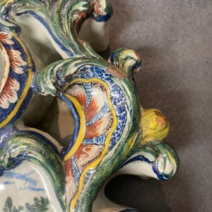 Een uitzonderlijke polychrome Delftse zakhorlogehouder, gedateerd 1772 — foto 15