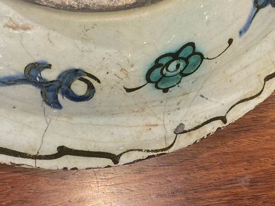 Een uitzonderlijke polychrome Iznik schotel met een pauw, Turkije, laatste kwart 16e eeuw — foto 8