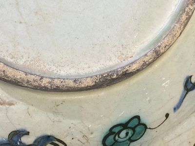 Een uitzonderlijke polychrome Iznik schotel met een pauw, Turkije, laatste kwart 16e eeuw — foto 9