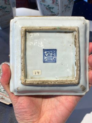 Een uitzonderlijke set van vijf vierkante Chinese wucai ko-sometsuke schotels voor de Japanse markt, Transitie periode — foto 11