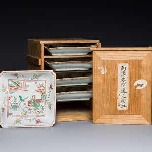 Een uitzonderlijke set van vijf vierkante Chinese wucai ko-sometsuke schotels voor de Japanse markt, Transitie periode — foto 1