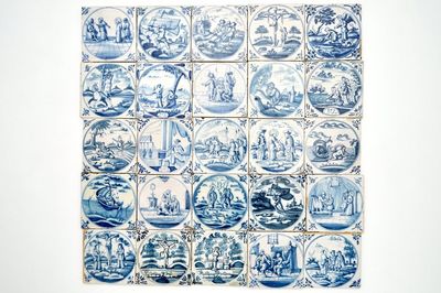 Een veld van 25 blauwwitte Delftse tegels met bijbels decor in medaillon, 18e eeuw