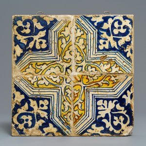 Een veld van vier polychrome Antwerpse majolica tegels, 2e helft 16e eeuw — foto 1