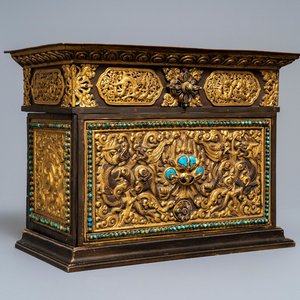 Een verguld bronzen en koperen inklapbare 'tepchog' altaartafel, Tibet, 19e eeuw — foto 1