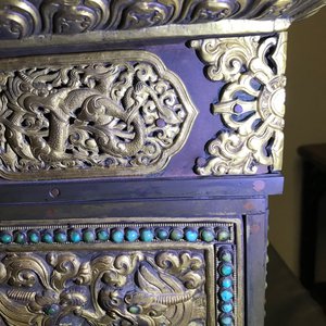 Een verguld bronzen en koperen inklapbare 'tepchog' altaartafel, Tibet, 19e eeuw — foto 13