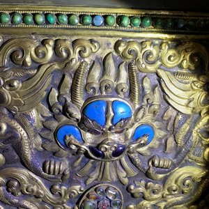 Een verguld bronzen en koperen inklapbare 'tepchog' altaartafel, Tibet, 19e eeuw — foto 18