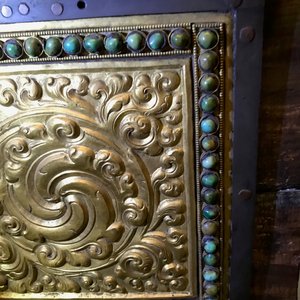 Een verguld bronzen en koperen inklapbare 'tepchog' altaartafel, Tibet, 19e eeuw — foto 33
