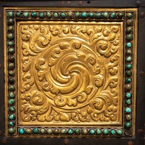 Een verguld bronzen en koperen inklapbare 'tepchog' altaartafel, Tibet, 19e eeuw — foto 10